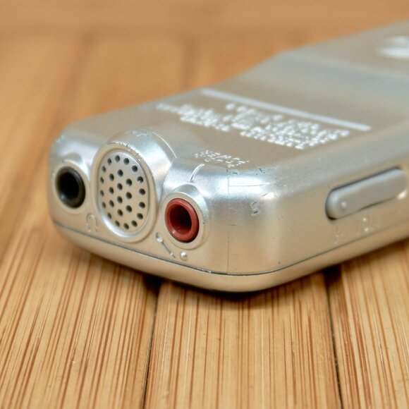 Sony ICD-BX140 4GB Digital Voice Recorder - Picture 6 of 9